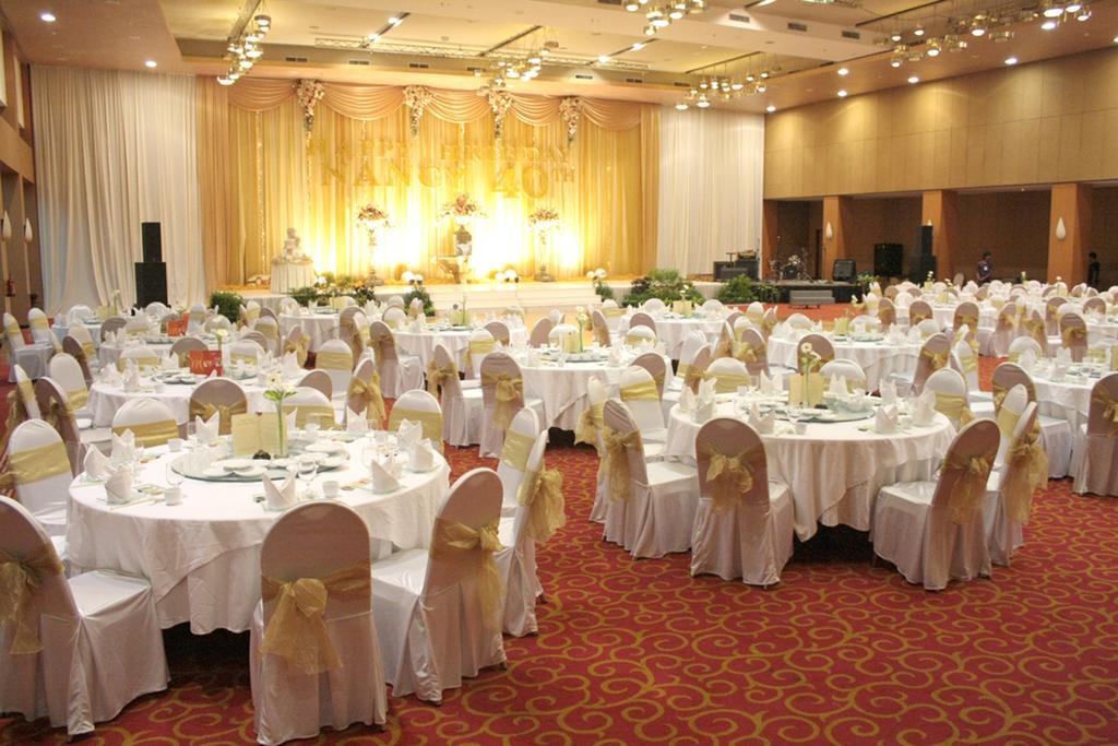 Mercure Surabaya Exterior foto
